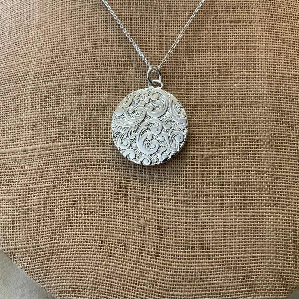 NEW MONICA RICH KOSANN Sterling Silver Round Floral Half Locket - Picture 2 of 4